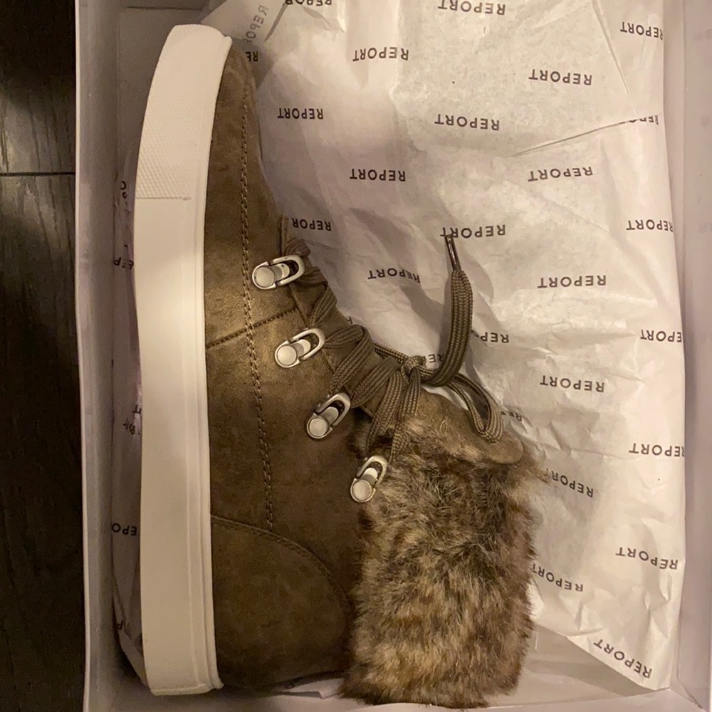 Report dark green fur boots size 8.5